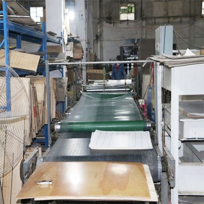 Tabela de chips de papel de celulose química-mecânica com desenho de tabela de ardósia
