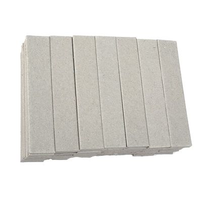 Folhas de cartão cinza de 2 mm, papel duro, superfície lisa.