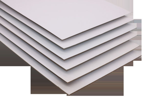 Papel laminado duplex de alta qualidade.