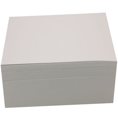 Fornecedor de fábrica Cartão branco em rolos Folha de cartão branco 2mm cinza Folha de cartão branco