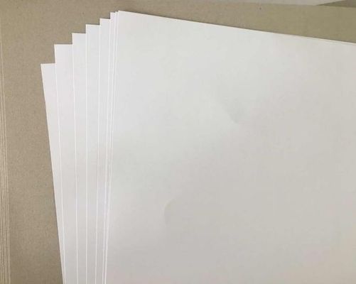 Folha de papel de impressão offset sem revestimento de madeira, de cor branca alta 70 gsm OEM