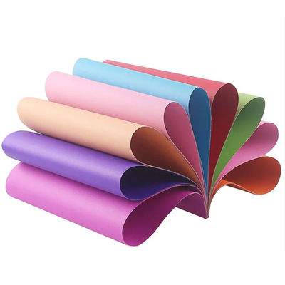 Papel colorido revestido com caolinita de tamanho A4 para projetos de impressão de origami / offset